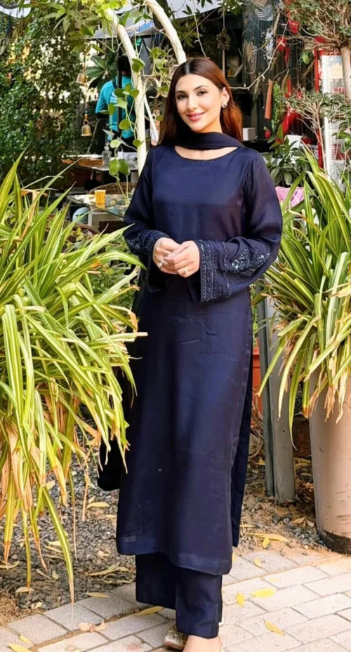 Pakistani formal dress by Naureen Jamal