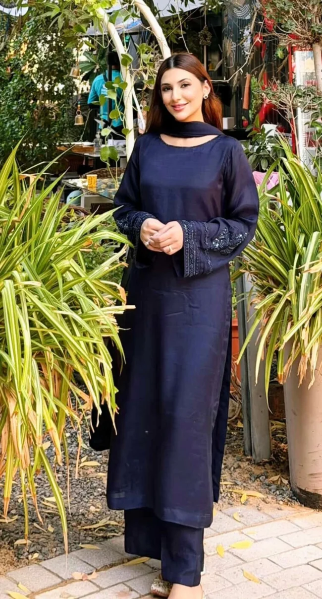 Pakistani formal dress by Naureen Jamal