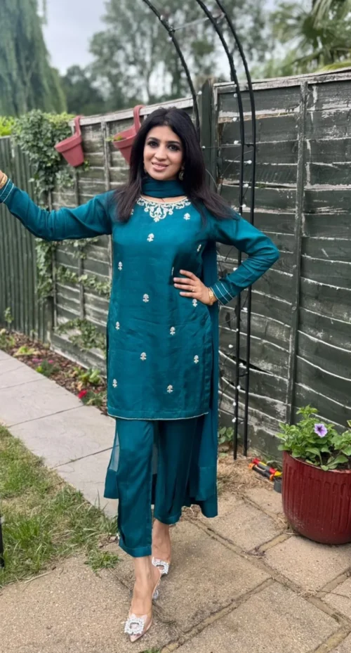 Pakistani Designer Naureen Jamal cloth