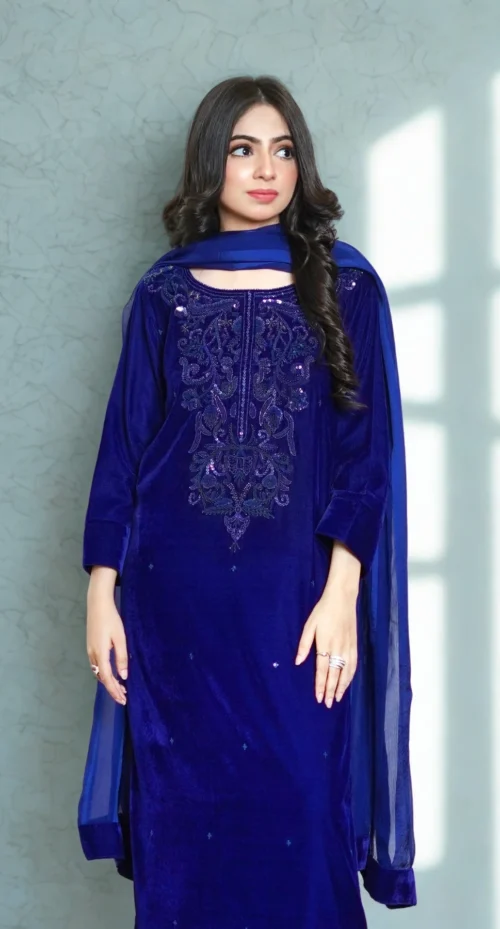Velvet Kurta Pakistani design by Naureen Jamal