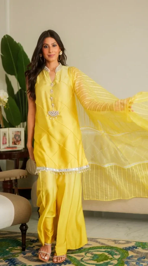 Faiza-Lakhani-wearing-Naureen-Jamal
