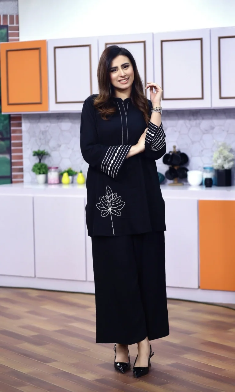 Madiha Naqvi wearing Naureen Jamal