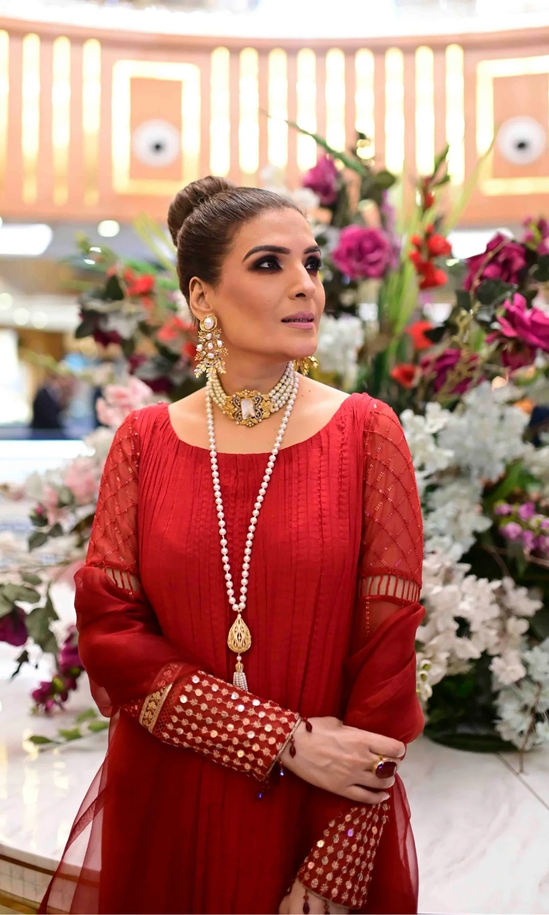 Resham-wearing-Naureen-Jamal